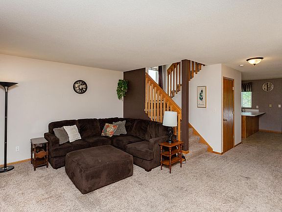 3rd image of 2910 SW Glenbrooke Blvd