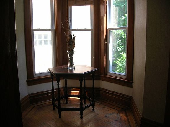 5th image of 5074 W Balmoral Ave