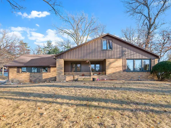 1219 Saint Lawrence Dr, Green Bay, WI 54311