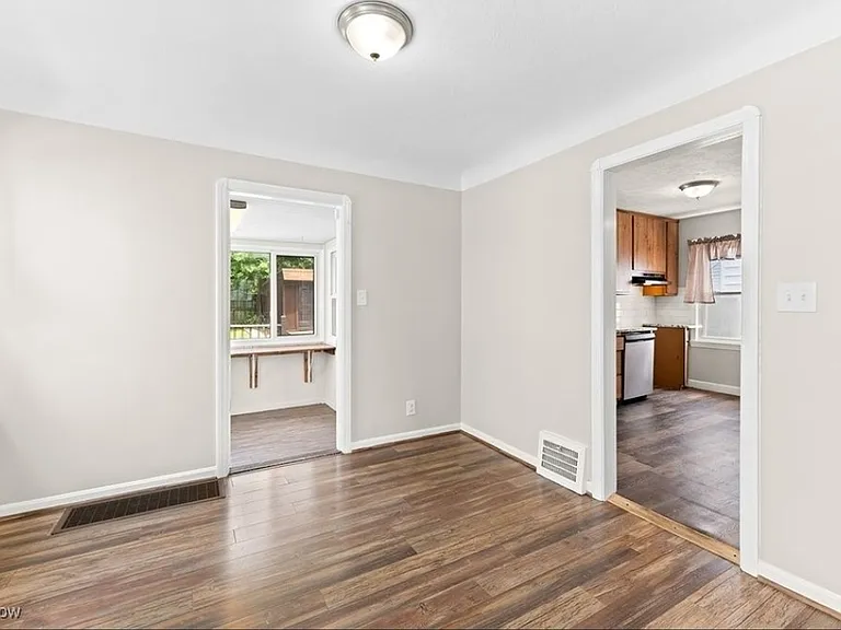 3004 Portman Ave — Photo 8