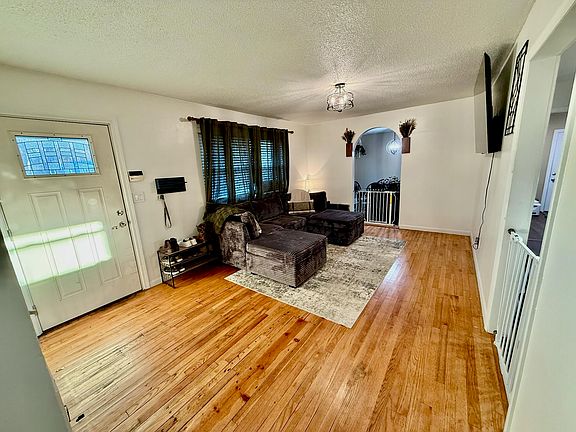 2nd image of 1723 Guy St