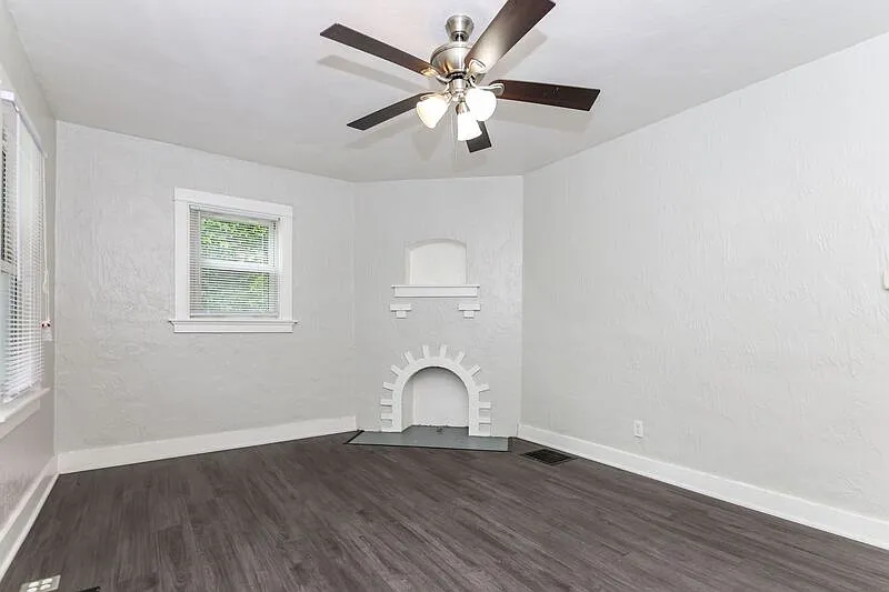 2 bed, 1.0 bath, $795 — Photo 3