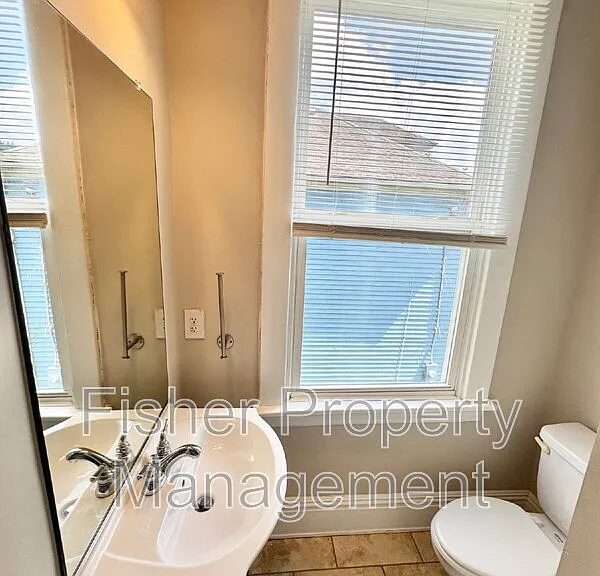 411 W 26th St — Photo 21