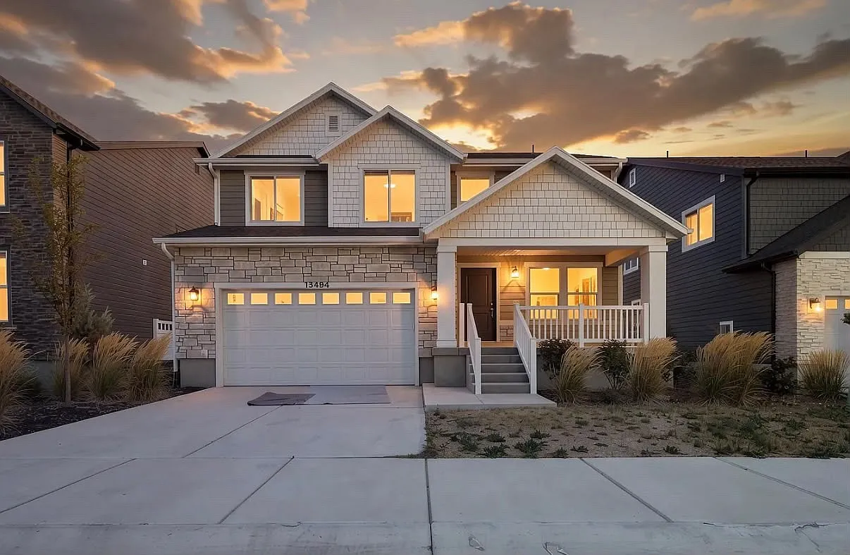 4 bed, 2.5 bath, 3600 sqft, $3,200 — Photo 1