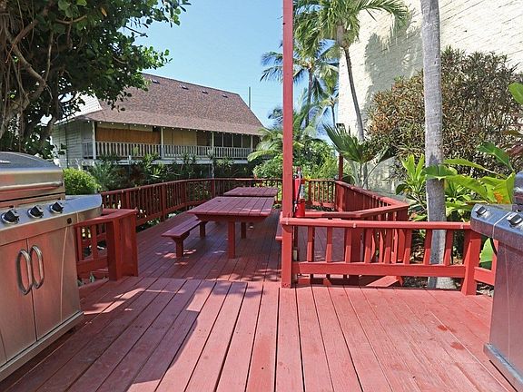 4th image of 75-5681 Kuakini Hwy APT 204