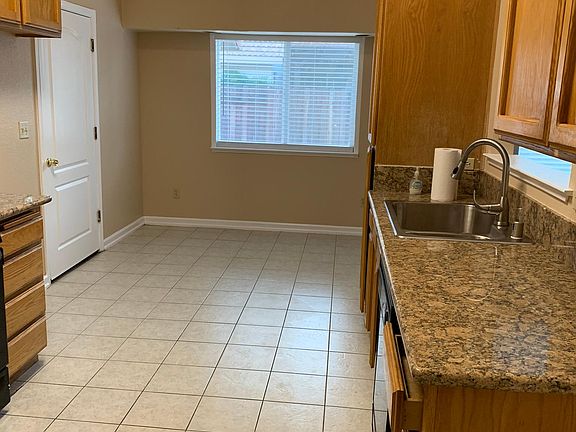 4th image of 1824 Parkwood Dr
