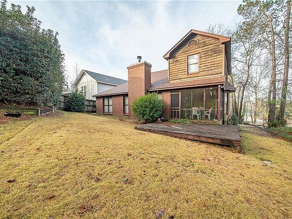 5th image of 28 Lakewood Pl