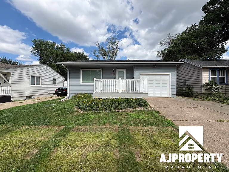 422 S Lincoln Ave — Photo 1