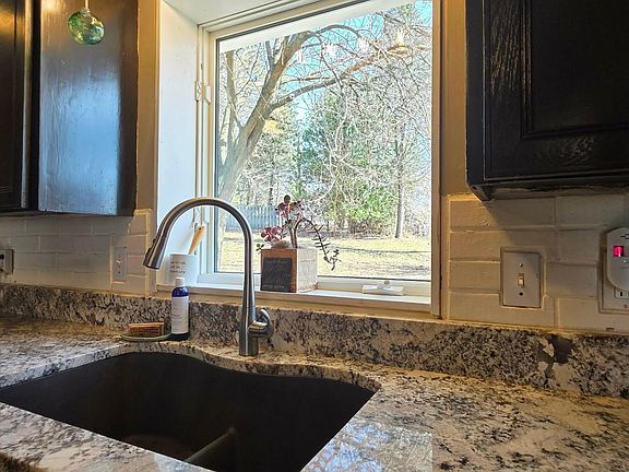 5th image of 307 Channel Rd