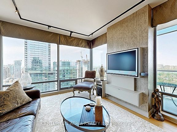 4th image of 18 Yorkville Ave #3005