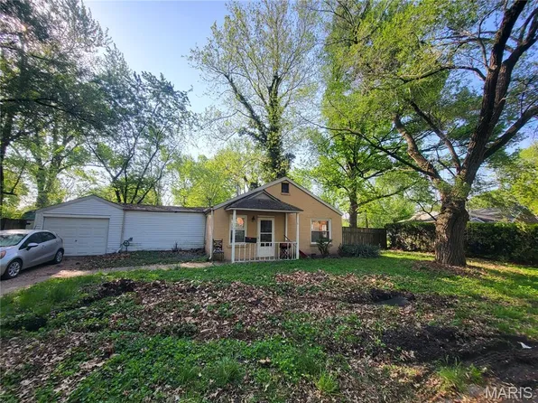 6 Charlotte Dr, Florissant, MO 63031