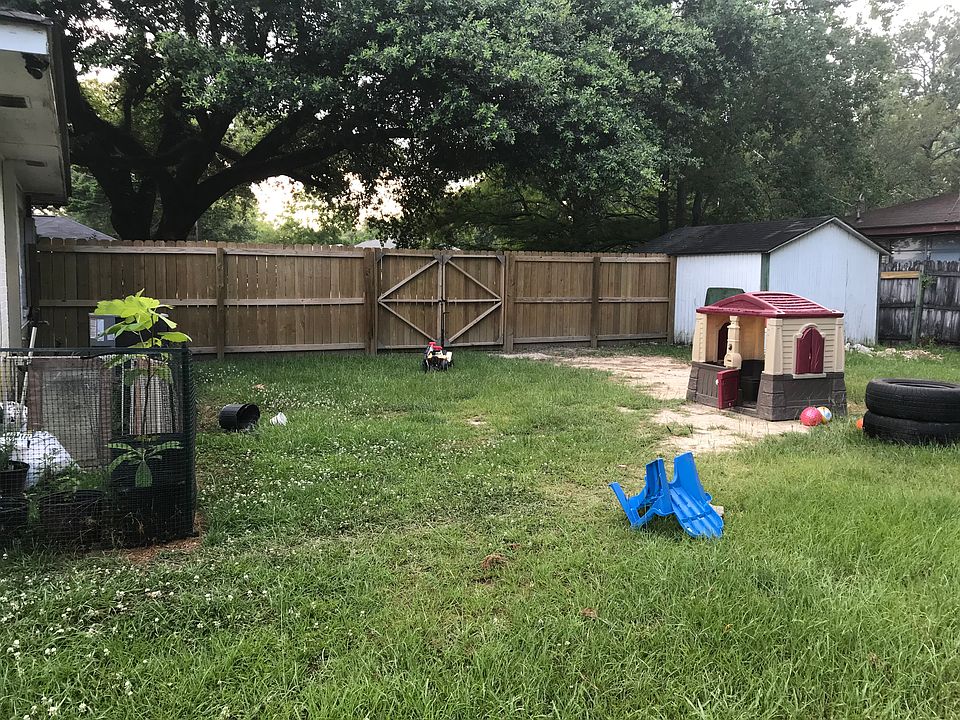 Shed located on lot and fenc