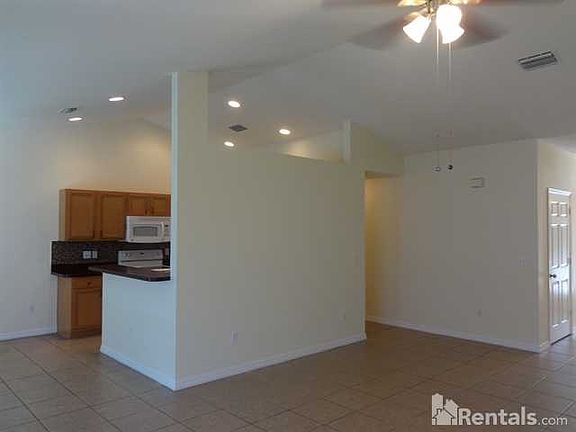 5th image of 471 SW Lucero Dr
