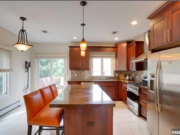 3rd image of 415 Westview Pl