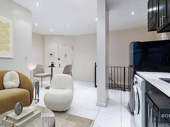 5th image of 204 W 108th St APT 3