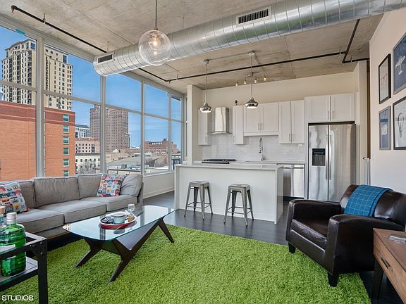 4th image of 50 E 16th St Unit 501