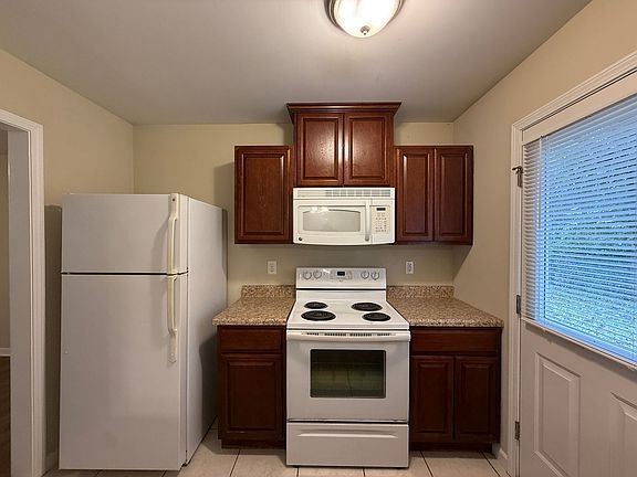 3rd image of 290 Janet Ave