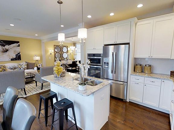 Stunning Kitchen and open layout great for entertaining