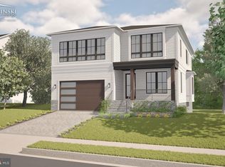 1012 Hillcrest Dr SW, Vienna, VA 22180