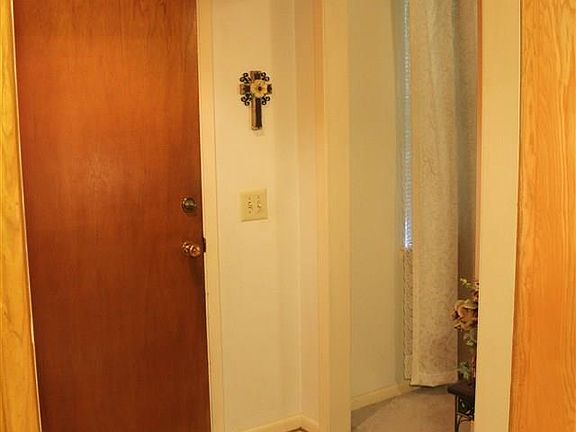 3rd image of 819 Mimosa St