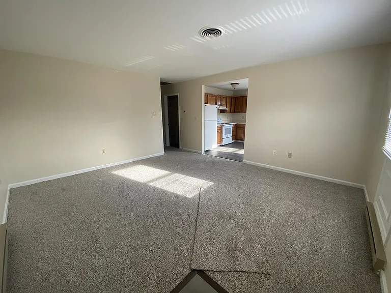 700 Thomas Ln — Photo 4