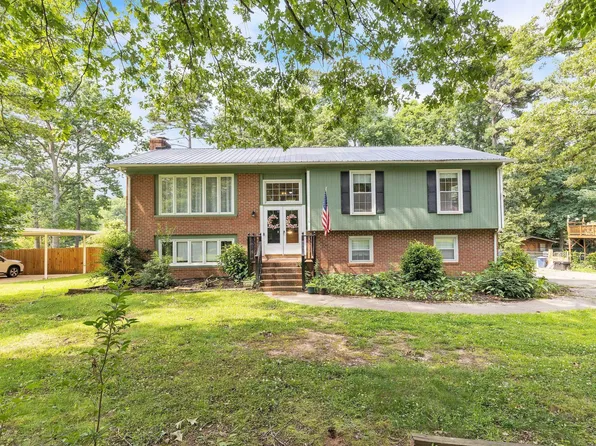 2712 Pebblebrook Dr, Sanford, NC 27330