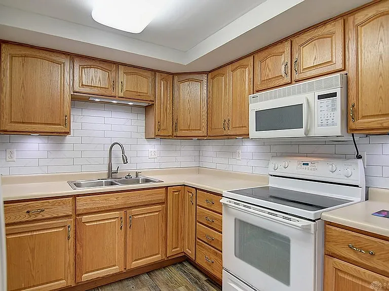 4554 Powell Rd — Photo 11