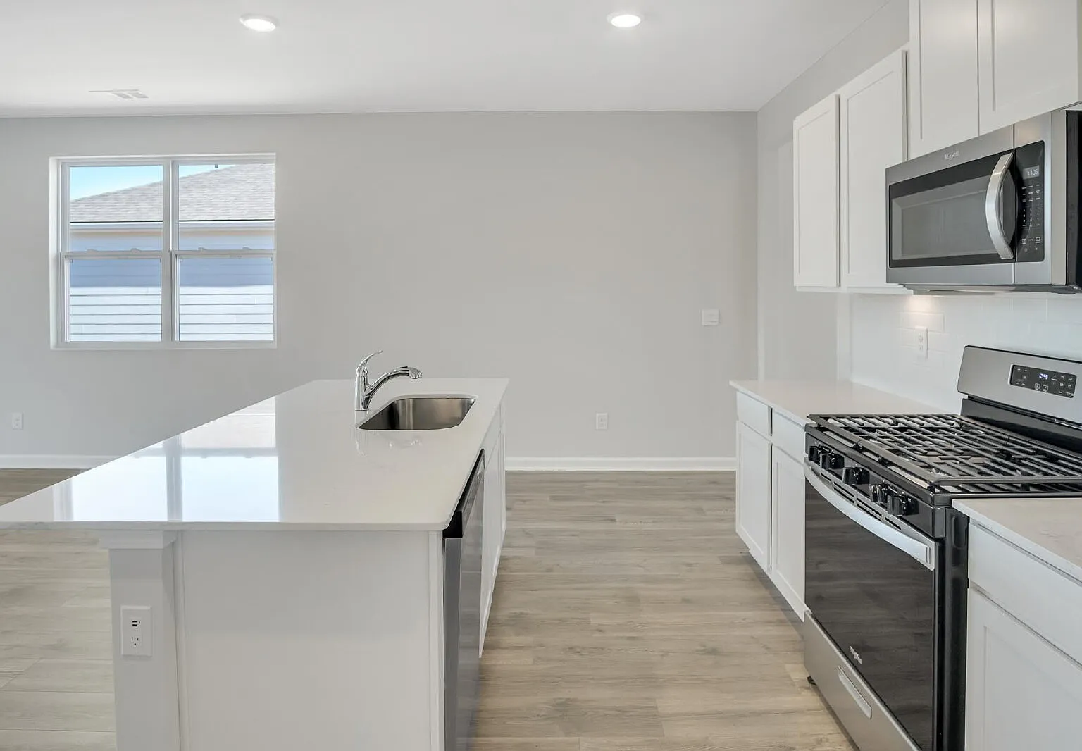 3 bed, 2.0 bath, 1550 sqft, $2,150 — Photo 3