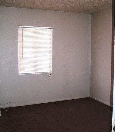 4th image of 22120 Bay Ave