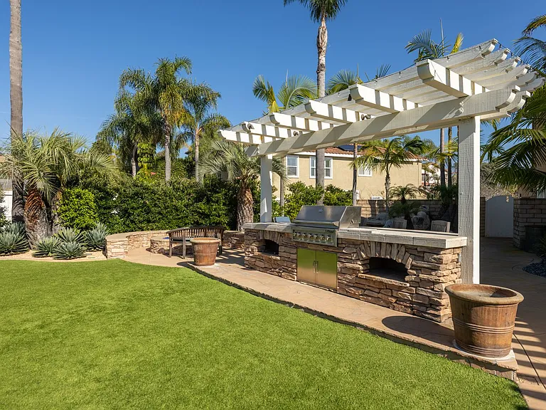 2215 Paseo Saucedal — Photo 32