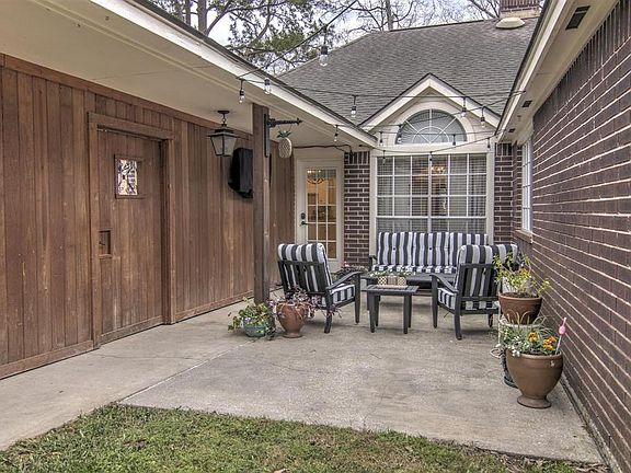 4th image of 3515 Shady Village Dr