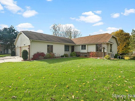 3rd image of 2535 W Mulford Ct SE #2537