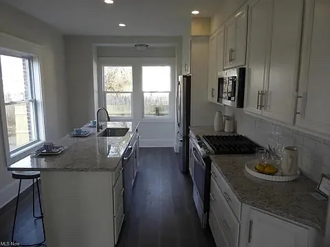3 bed, 1644 sqft, $2,200 — Photo 2
