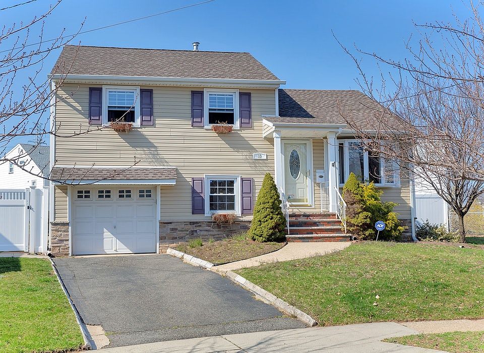 1st image of 13 Louise Ct