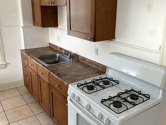 4th image of 3918 Terrace St #2R