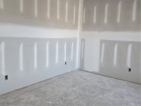 2nd image of 1354 E Manchester Rd