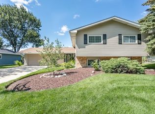 2070 Shepard Rd, Hoffman Estates, IL 60169