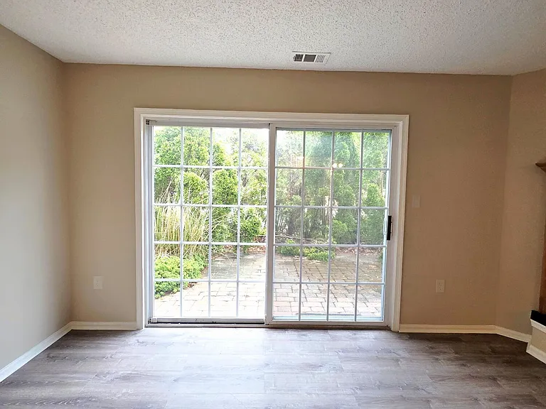 58 Madison Ct — Photo 3