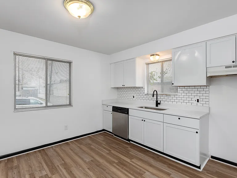 22538 Brittany Ave — Photo 7