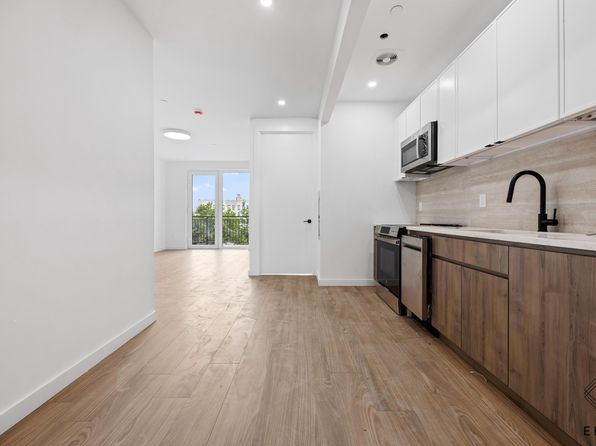 942 New York Ave #2J