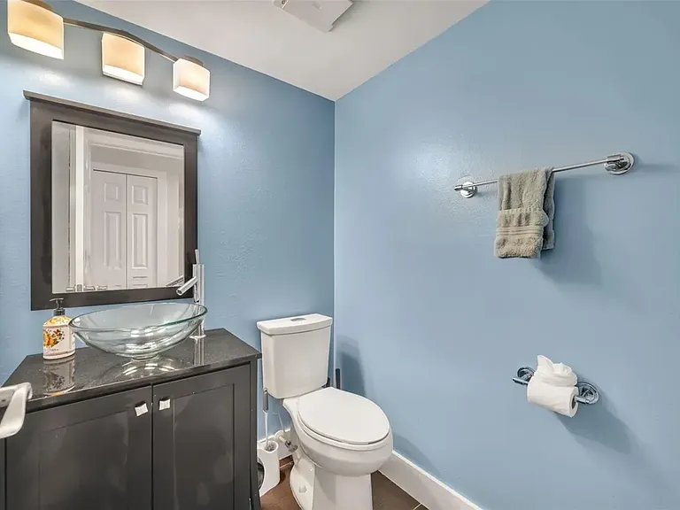 5377 Vineland Rd — Photo 12