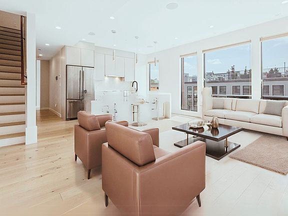 4th image of 340 W 2nd St #P21