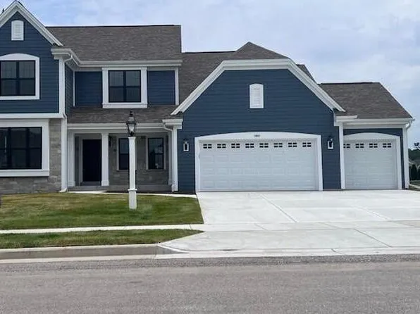 1601 White Deer TRAIL, Waukesha, WI 53189