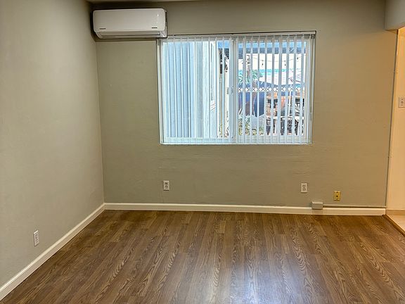 4th image of 610 23rd St APT 3