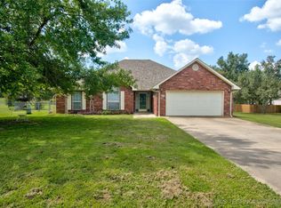 602 Redbud Ln, Gore, OK 74435