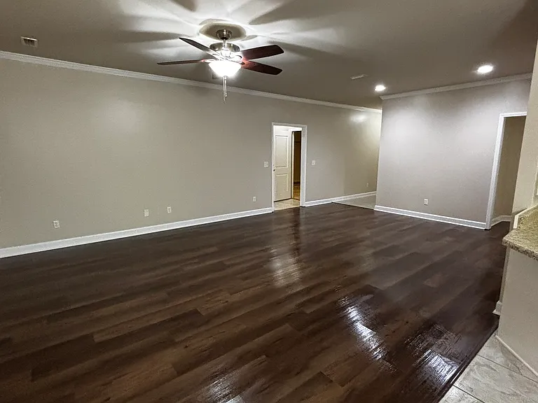 121 Tanglewood Dr — Photo 11