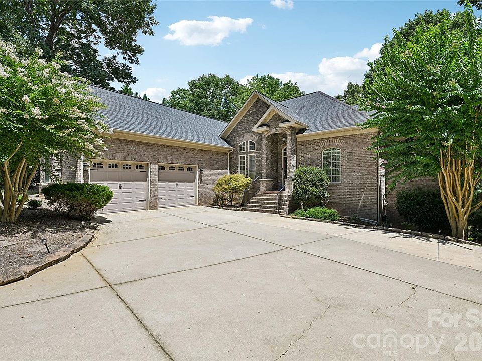 1st image of 304 Catawba Crest Ln