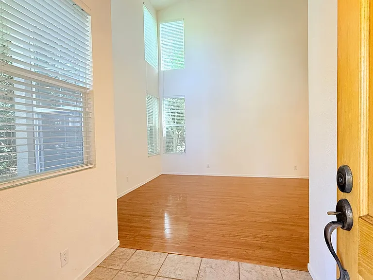 1023 Vista Pointe Cir — Photo 5