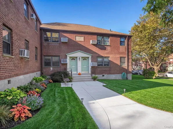 57-74 246th Crescent #57-74, Douglaston, NY 11362