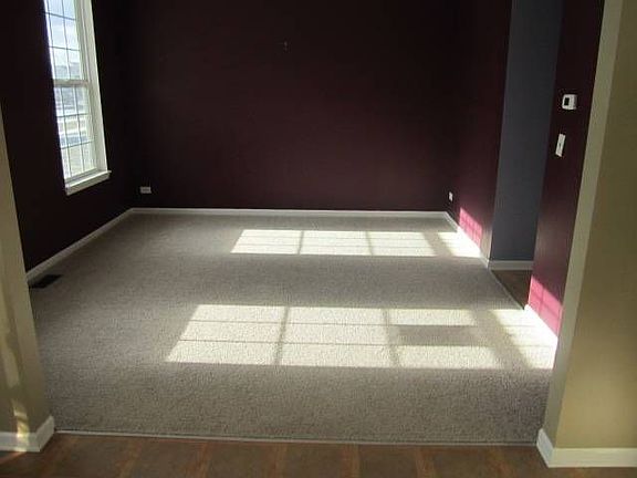 5th image of 461 Honeysuckle Ln